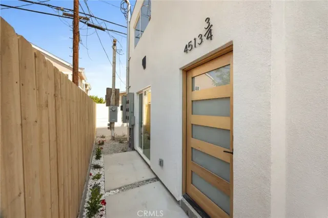 $3,937 | 4513 Rosewood Avenue, Unit 3, Los Angeles, CA 90012
