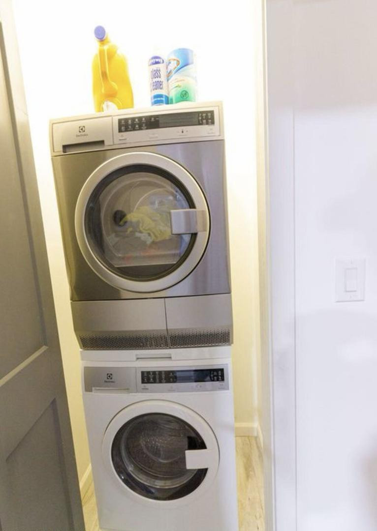 4214 North 20th Street Phoenix, AZ 85016 - Photo 31 of 40 a utility room with dryer and washer