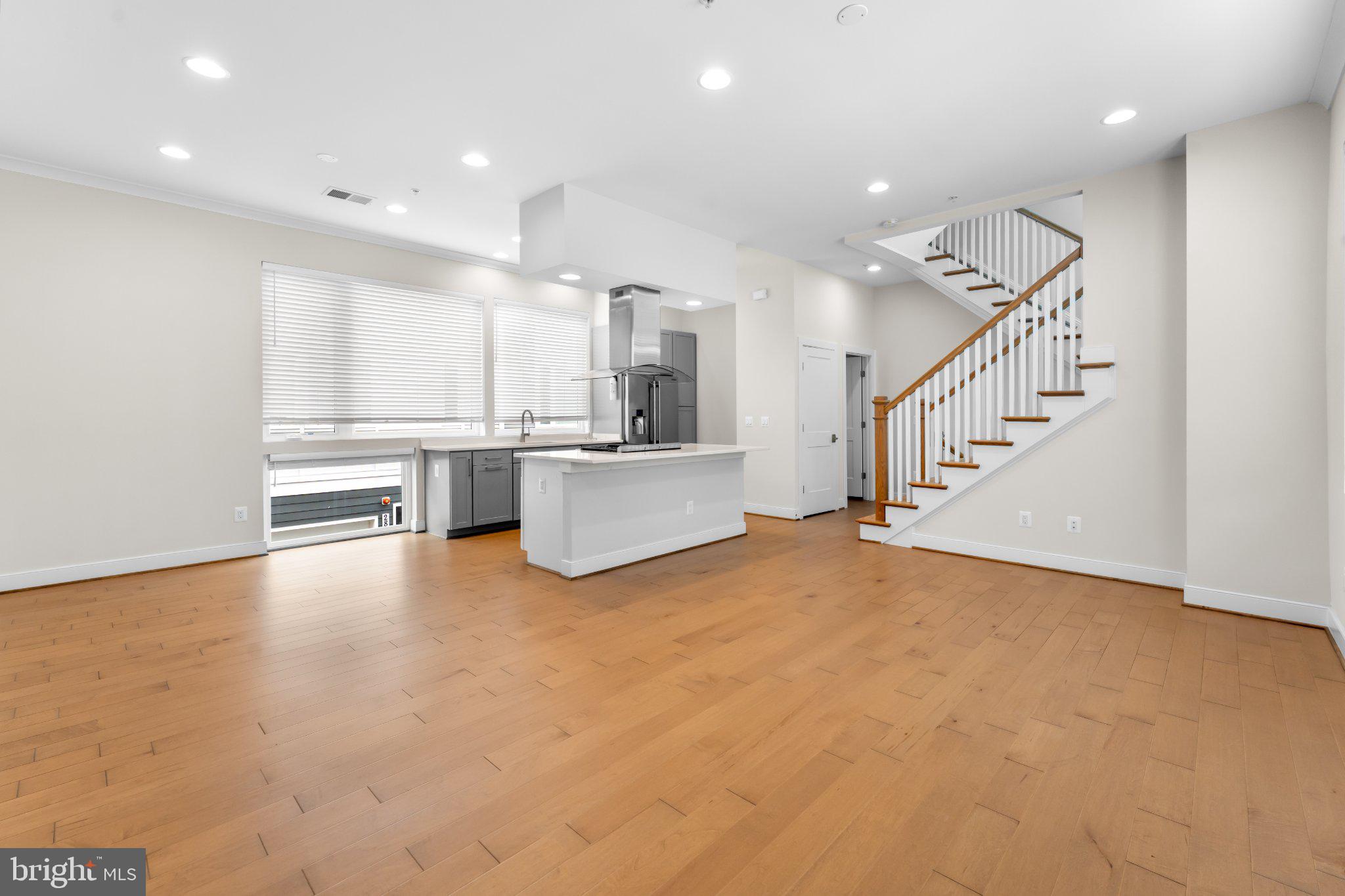 2827 24th Road South Arlington, VA 22206 - Photo 16 of 48 Spacious modern living area awaits you.