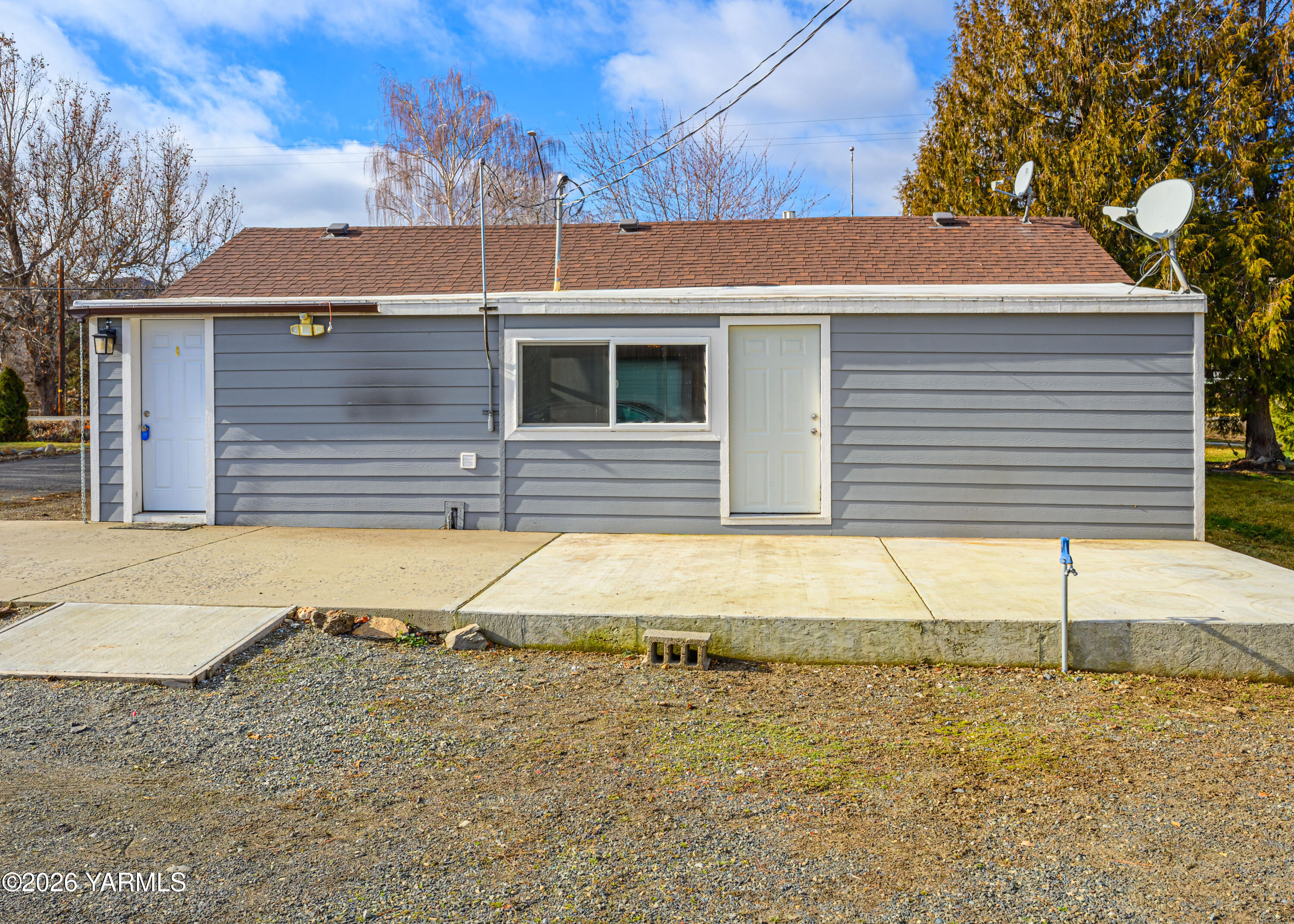 10063 South Naches Road Naches, WA 98937 - Photo 20 of 24 #19 Home and patio