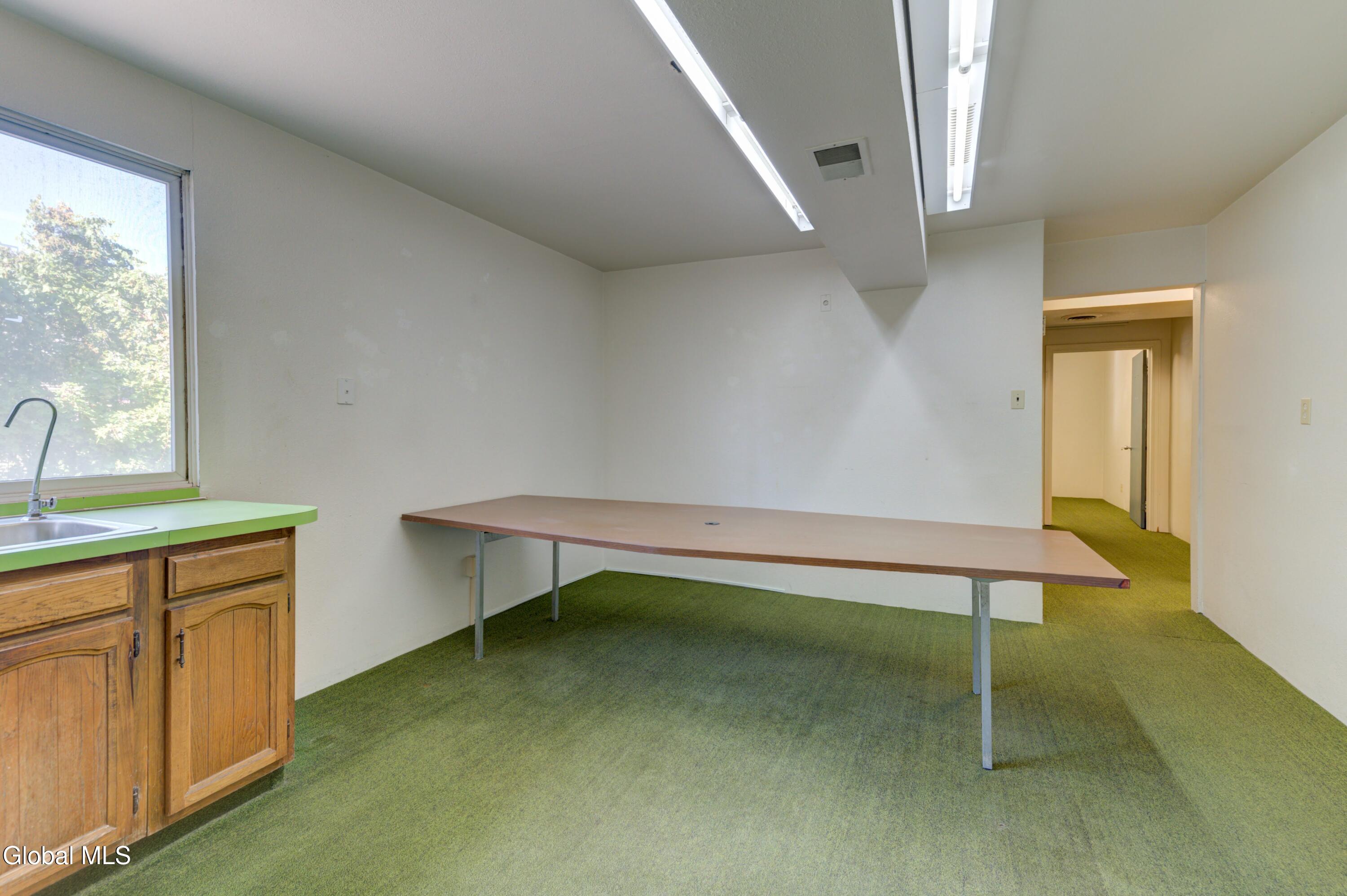 34 Russell Road Colonie, NY 12205 - Photo 16 of 61 53-34 Russell Rd