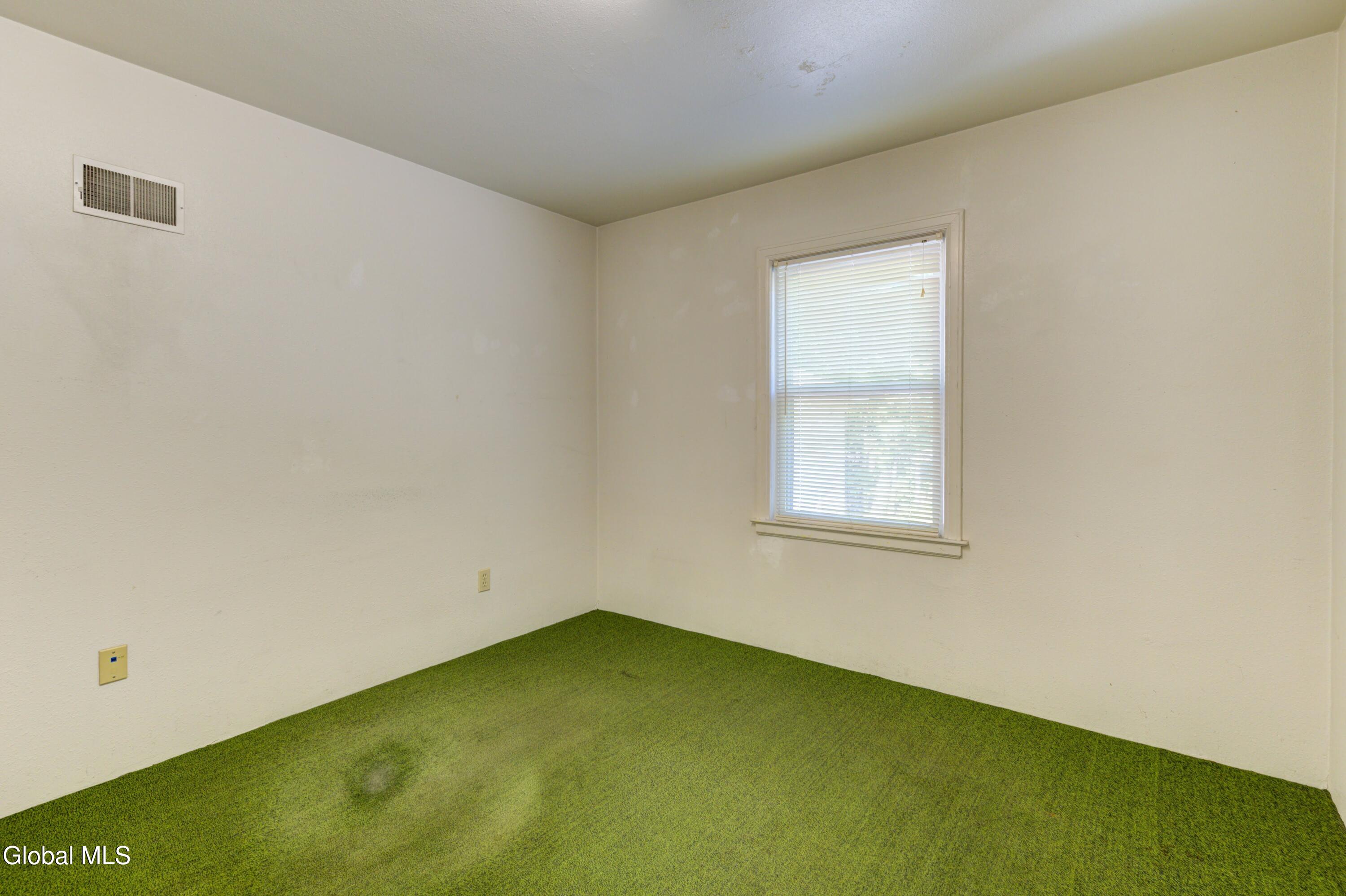 34 Russell Road Colonie, NY 12205 - Photo 18 of 61 57-34 Russell Rd