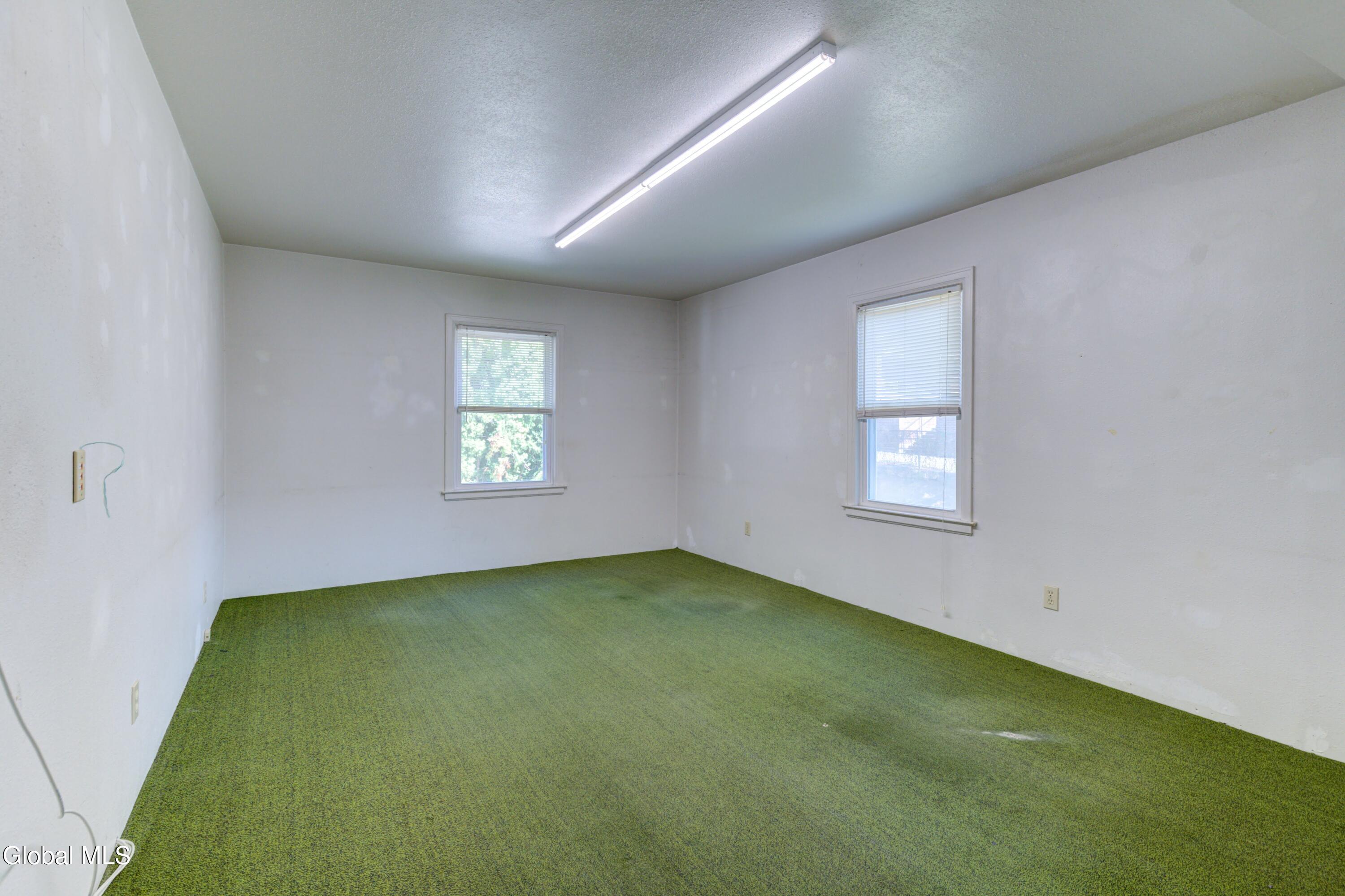 34 Russell Road Colonie, NY 12205 - Photo 19 of 61 58-34 Russell Rd