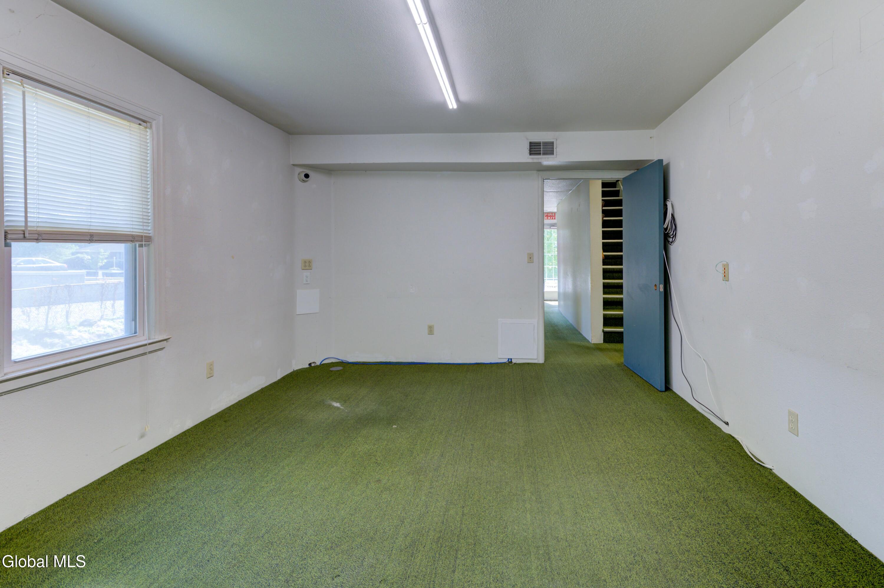 34 Russell Road Colonie, NY 12205 - Photo 20 of 61 59-34 Russell Rd