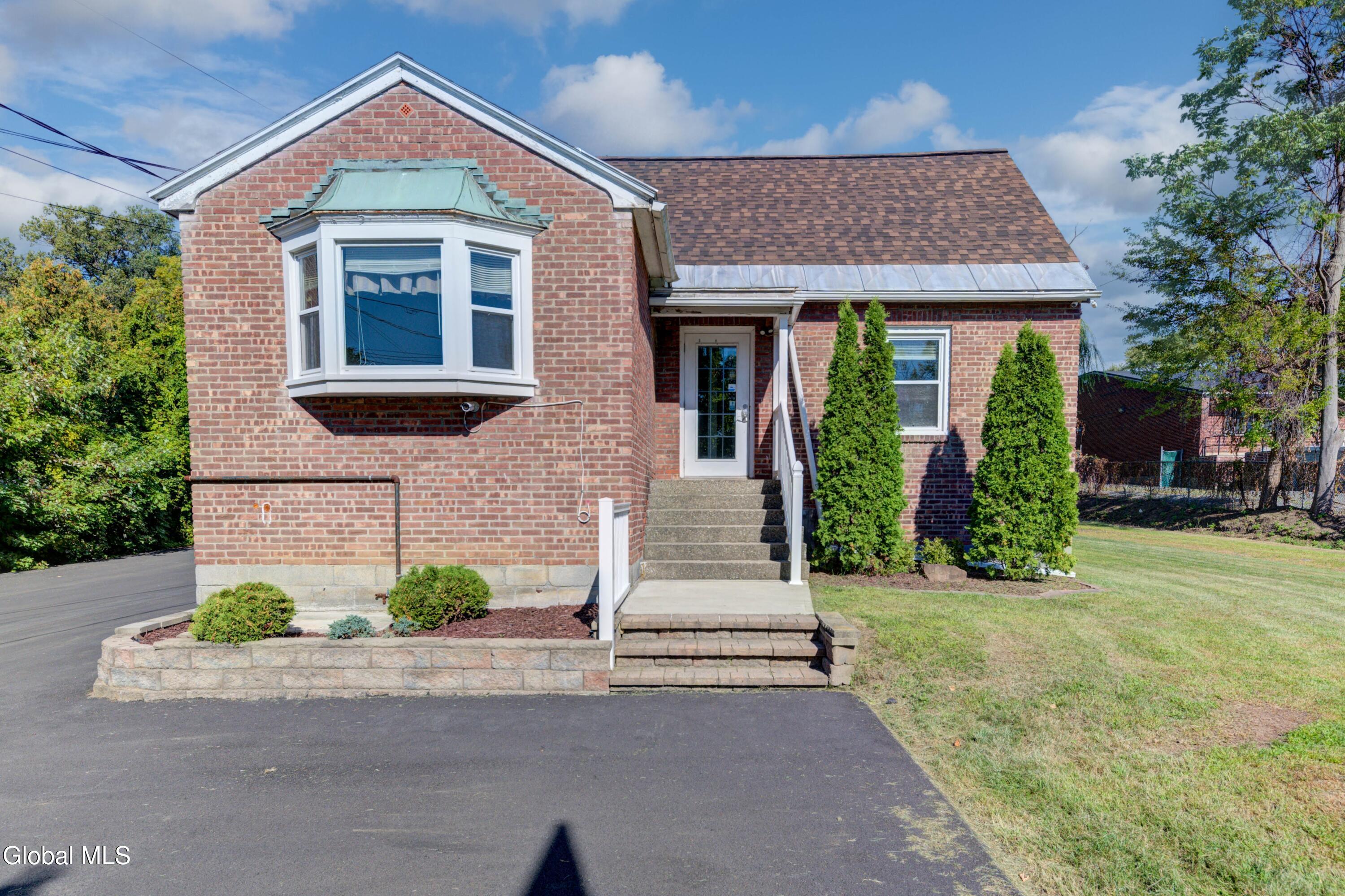 34 Russell Road Colonie, NY 12205 - Photo 3 of 61 14-34 Russell Rd