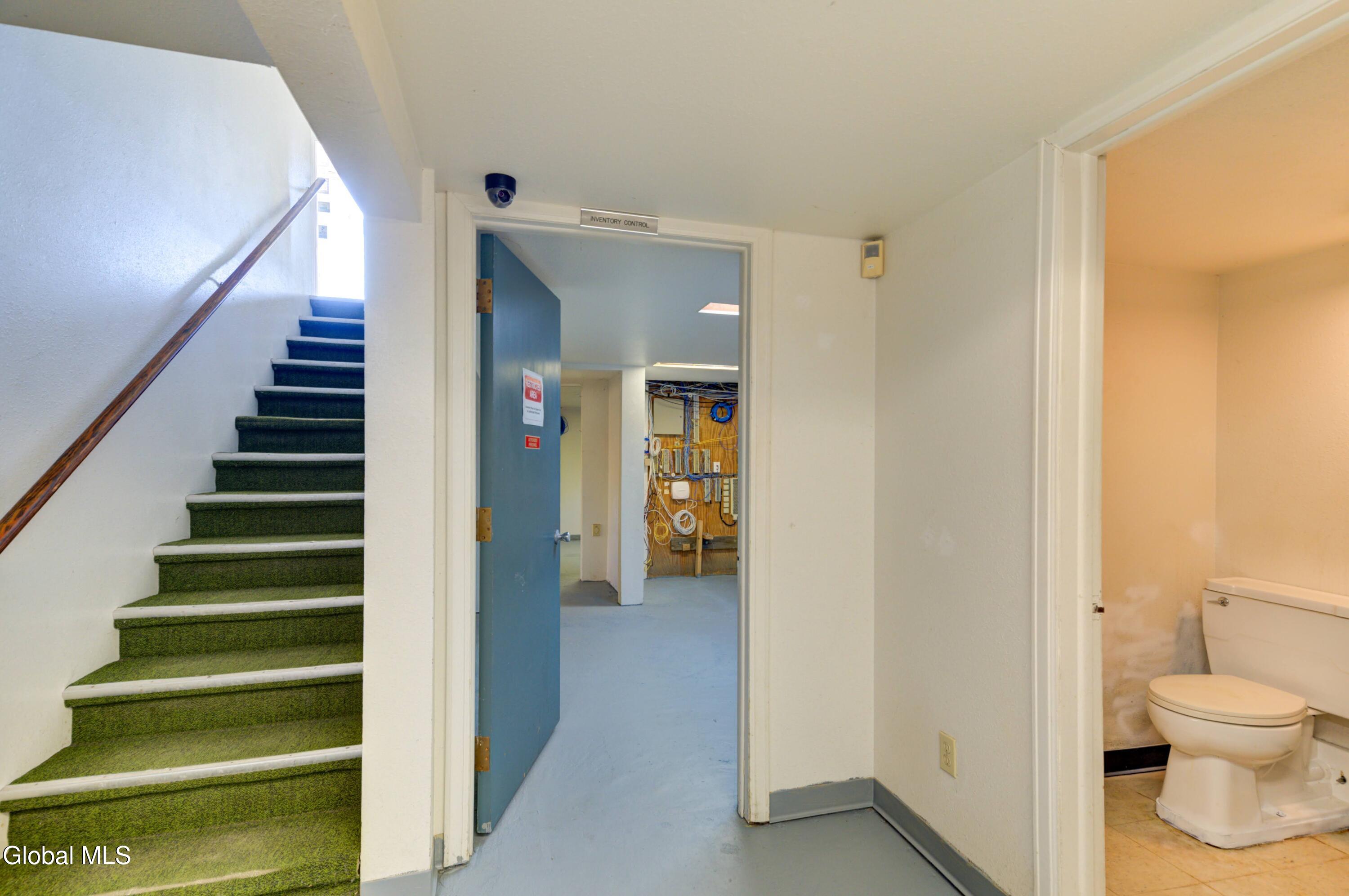 34 Russell Road Colonie, NY 12205 - Photo 31 of 61 32-34 Russell Rd