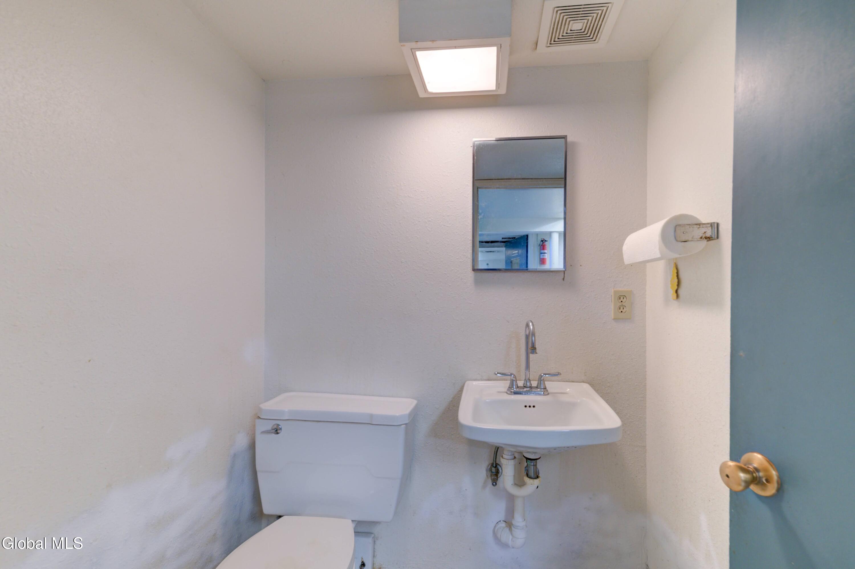 34 Russell Road Colonie, NY 12205 - Photo 32 of 61 30-34 Russell Rd