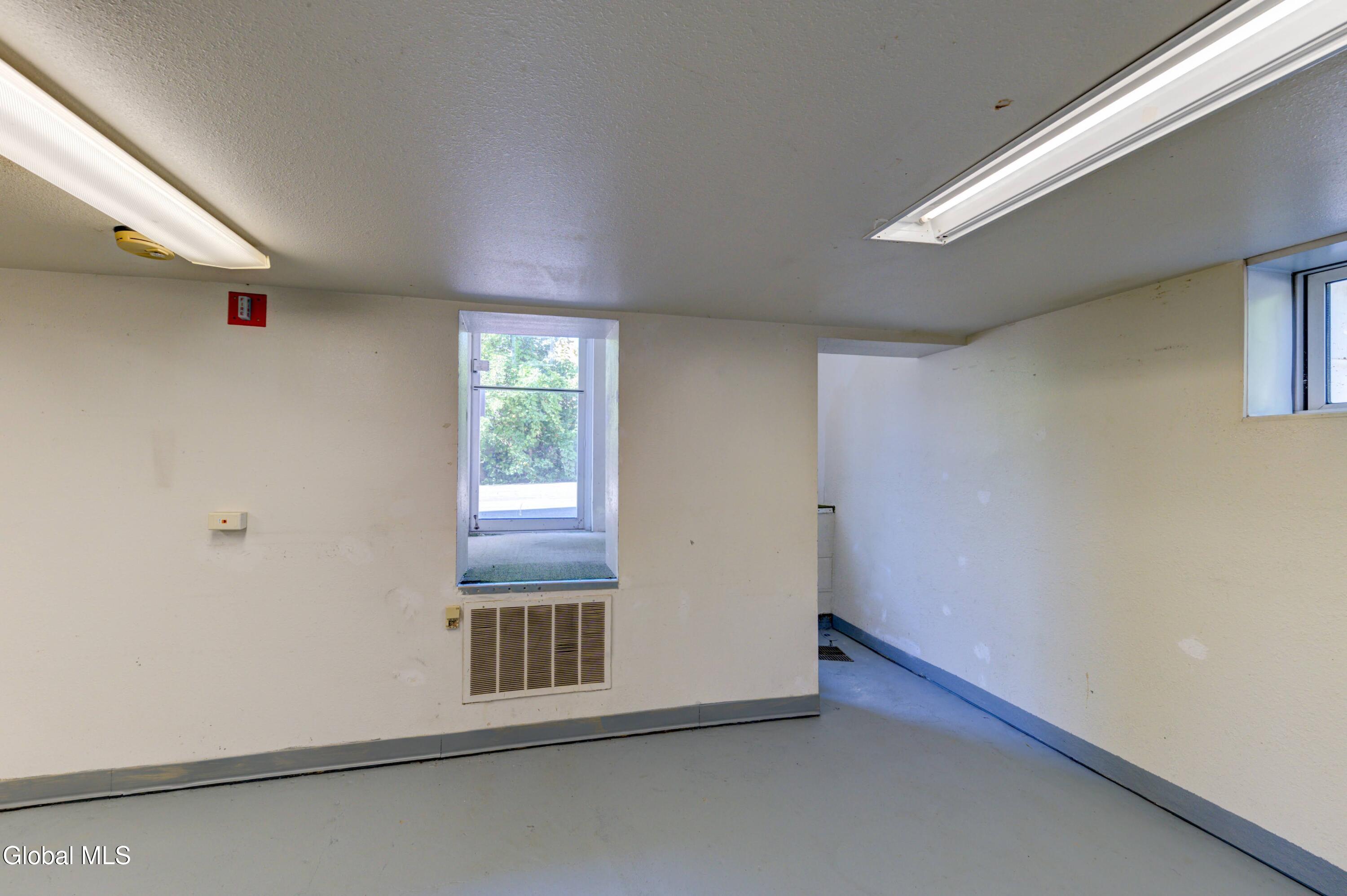 34 Russell Road Colonie, NY 12205 - Photo 33 of 61 26-34 Russell Rd