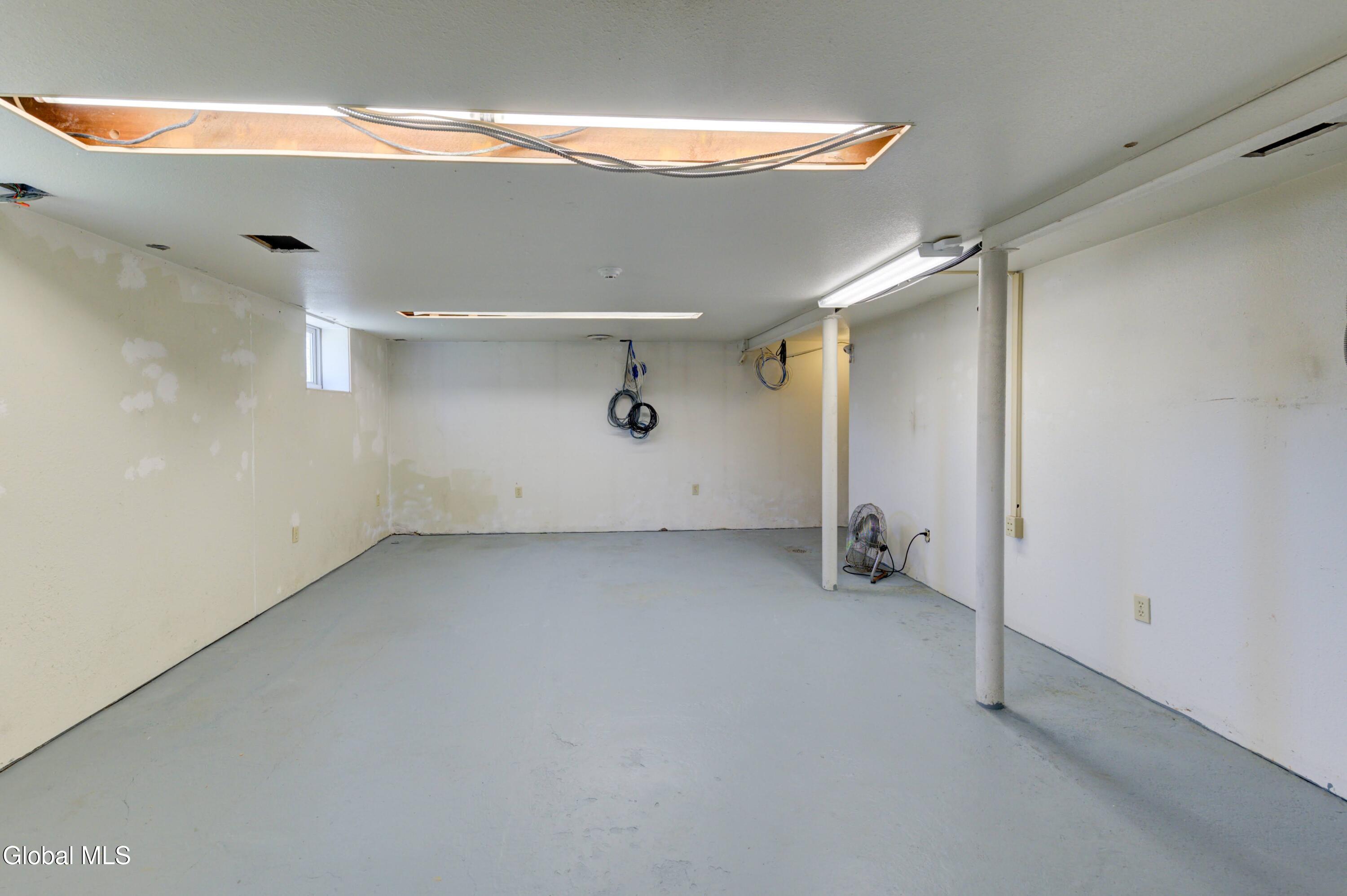 34 Russell Road Colonie, NY 12205 - Photo 41 of 61 36-34 Russell Rd