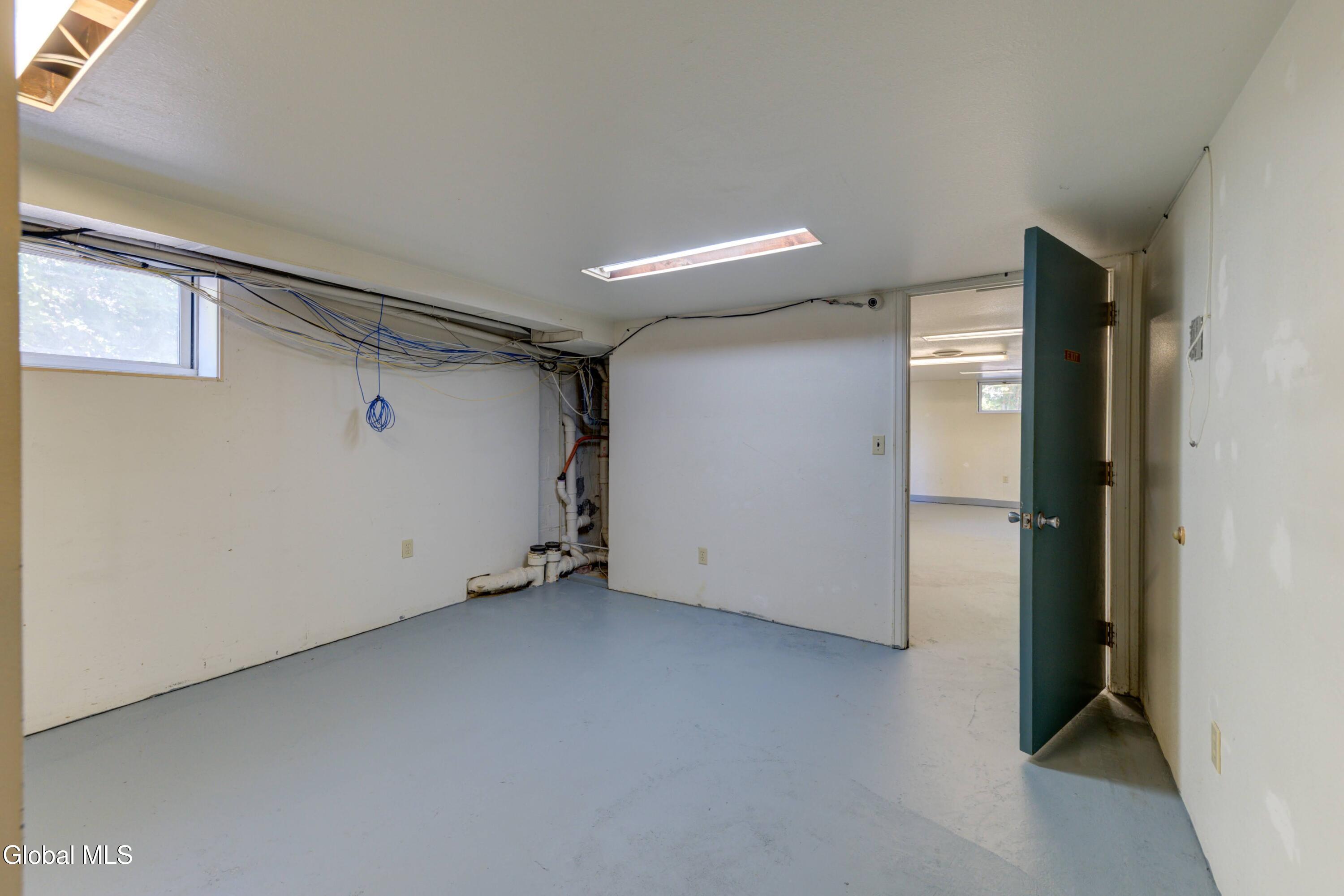 34 Russell Road Colonie, NY 12205 - Photo 45 of 61 40-34 Russell Rd