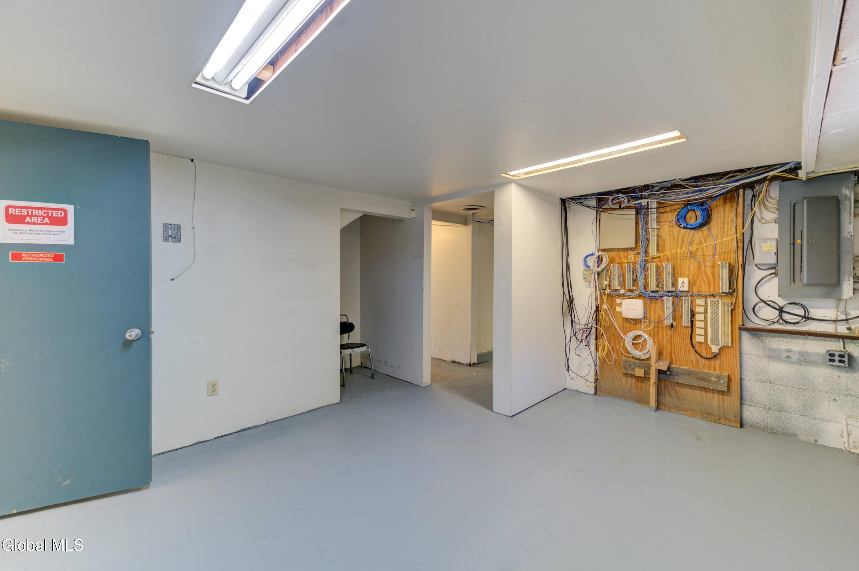 34 Russell Road Colonie, NY 12205 - Photo 46 of 61 41-34 Russell Rd