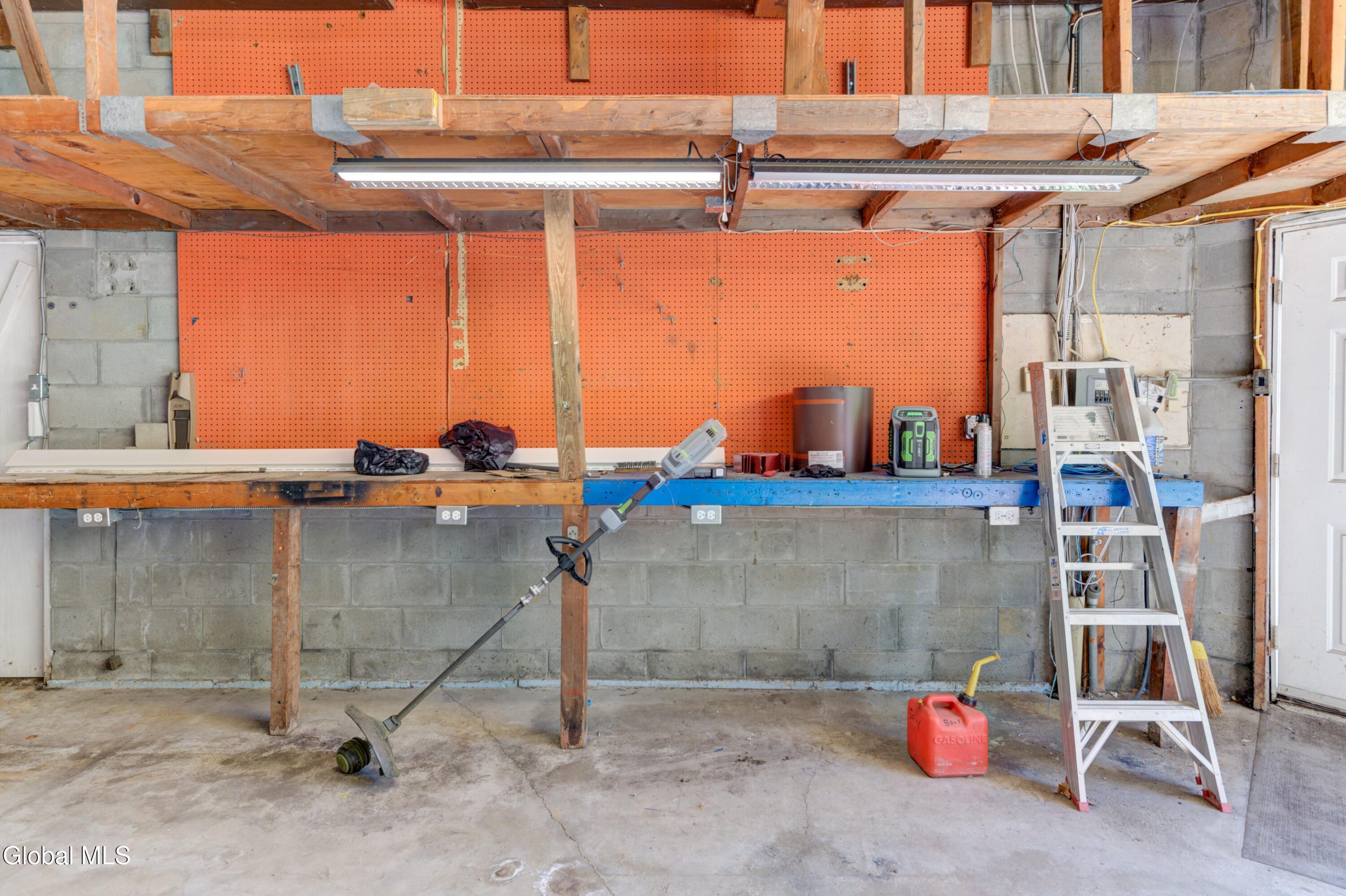 34 Russell Road Colonie, NY 12205 - Photo 49 of 61 10-34 Russell Rd