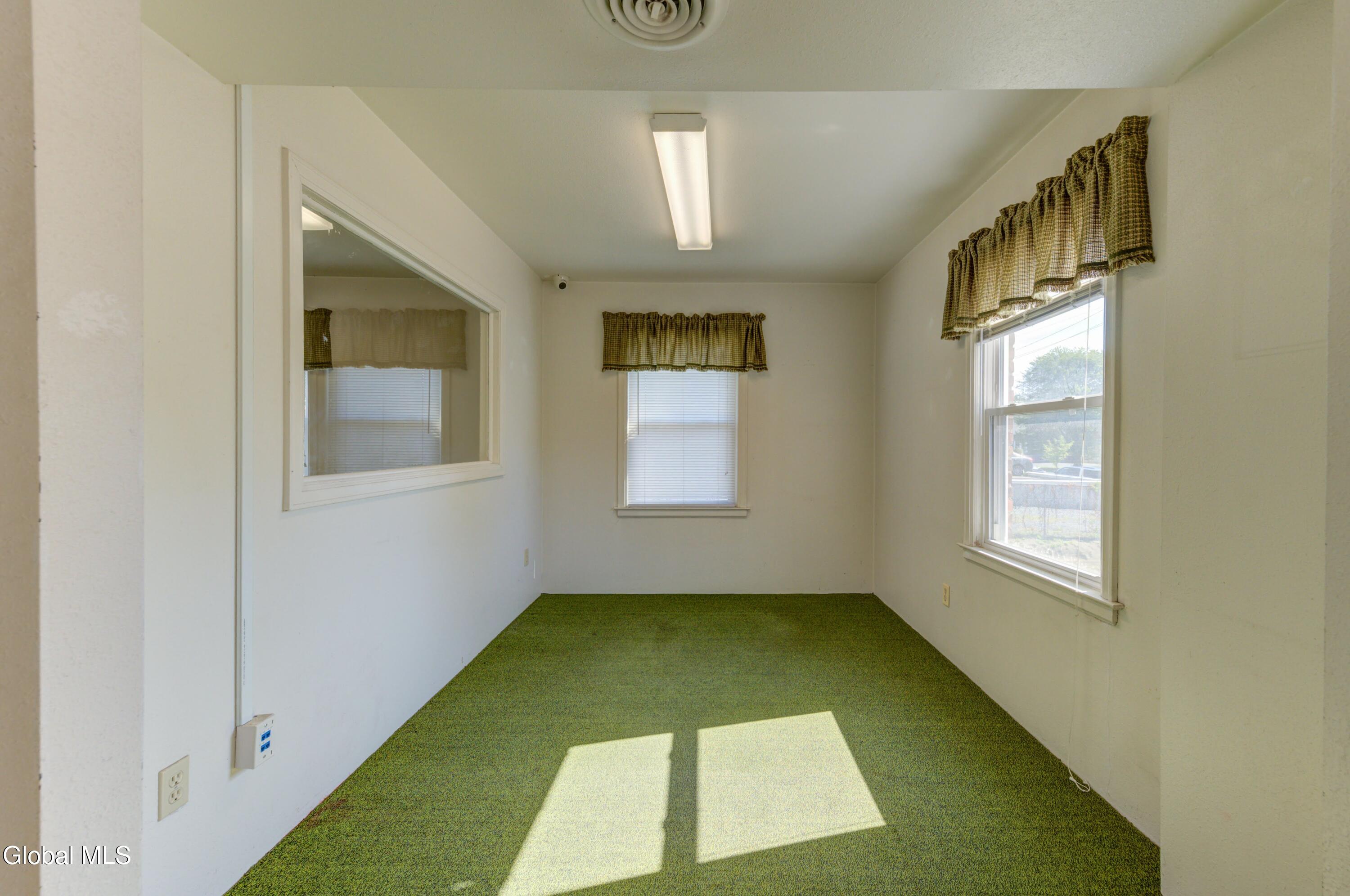 34 Russell Road Colonie, NY 12205 - Photo 8 of 61 46-34 Russell Rd