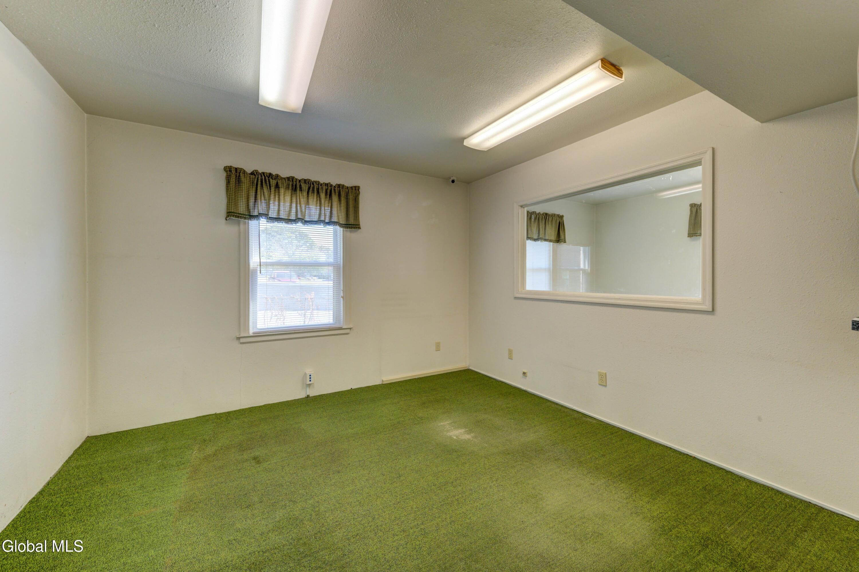 34 Russell Road Colonie, NY 12205 - Photo 10 of 61 48-34 Russell Rd