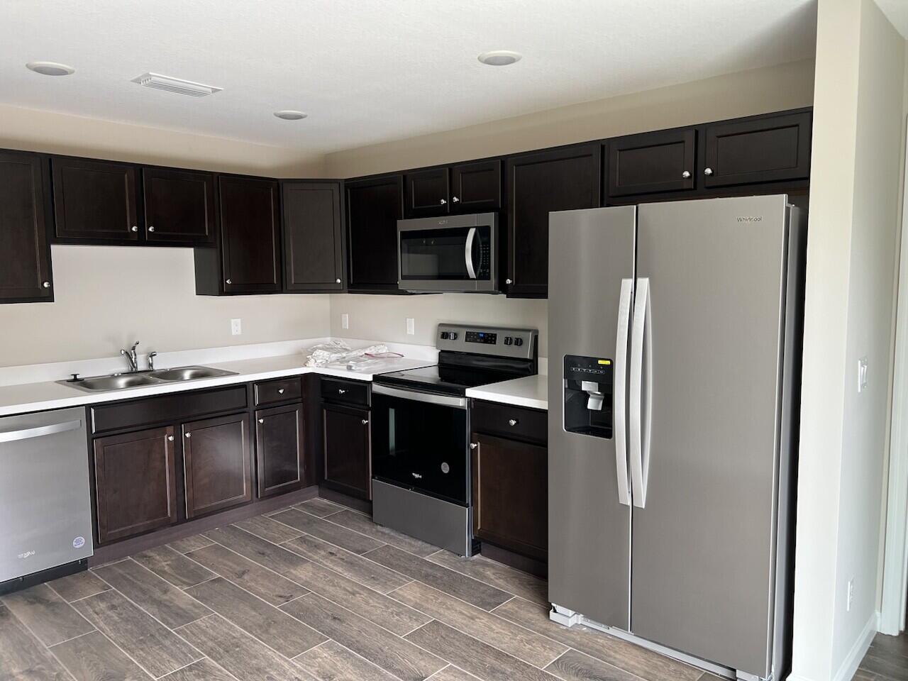 213 Saybrook Road Southwest Palm Bay, FL 32908 - Photo 2 of 4 Willow Kitchen