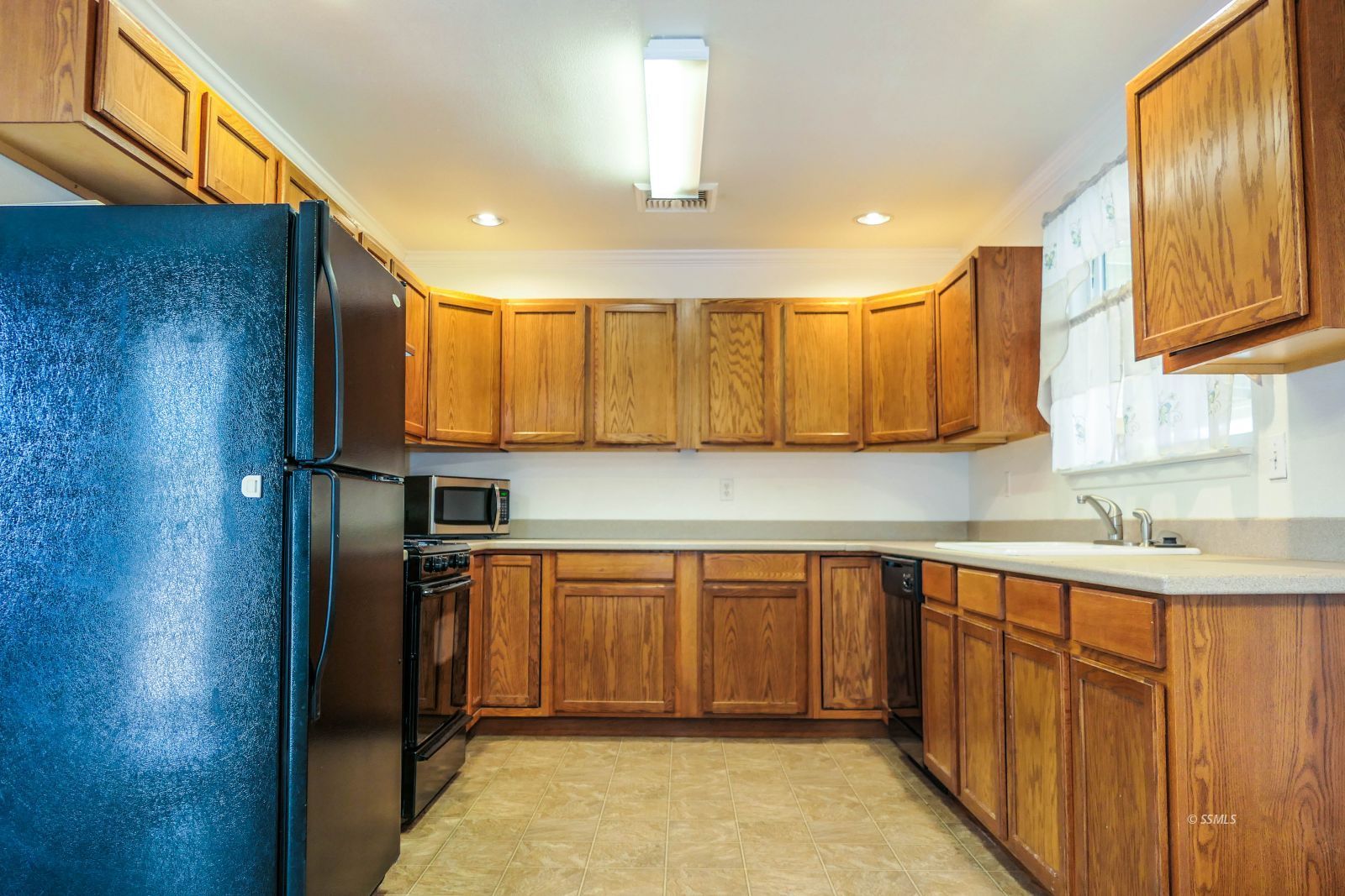 1325 Porter Street Ridgecrest, CA 93555 - Photo 8 of 36