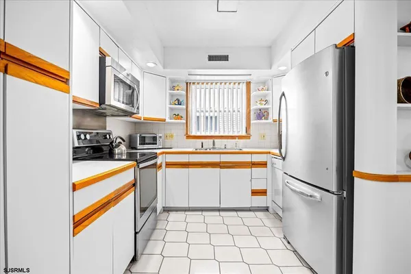 $975,000 | 409 North Clermont Avenue, Margate City, NJ 08402