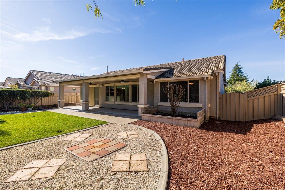 851 Rocky Ridge Lane Lincoln, CA 95648 - Photo 31 of 31 a front view of a house with a garden