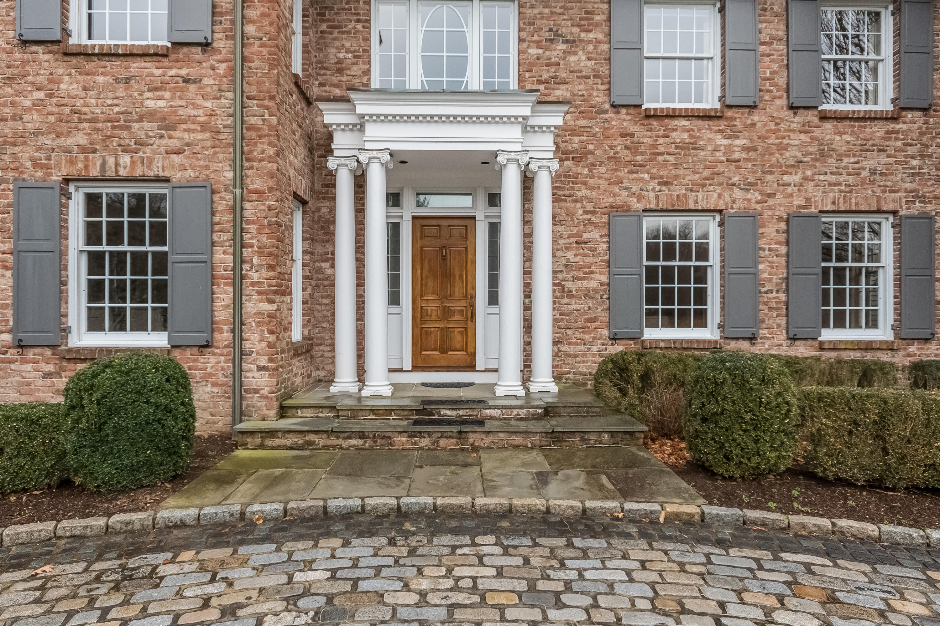 459 Middlesex Road Darien, CT 06820 - Photo 6 of 53 a front view of a house