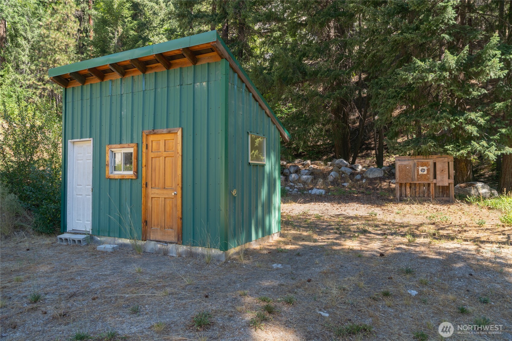 24-mile Entiat River Road Entiat, WA 98822 - Photo 4 of 13 a view of a house with backyard and trees