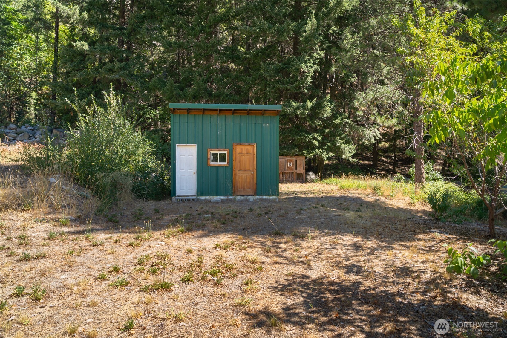 24-mile Entiat River Road Entiat, WA 98822 - Photo 5 of 13 a view of a yard with wooden fence
