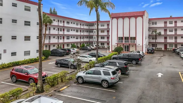 $169,000 | 4270 Northwest 40th Street, Unit 208, Lauderdale Lakes, FL 33319