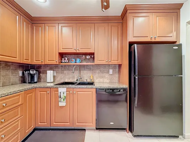 $169,000 | 4270 Northwest 40th Street, Unit 208, Lauderdale Lakes, FL 33319