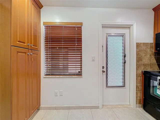 $169,000 | 4270 Northwest 40th Street, Unit 208, Lauderdale Lakes, FL 33319