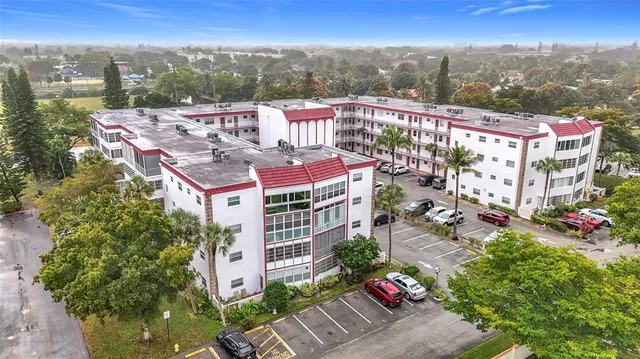 $169,000 | 4270 Northwest 40th Street, Unit 208, Lauderdale Lakes, FL 33319