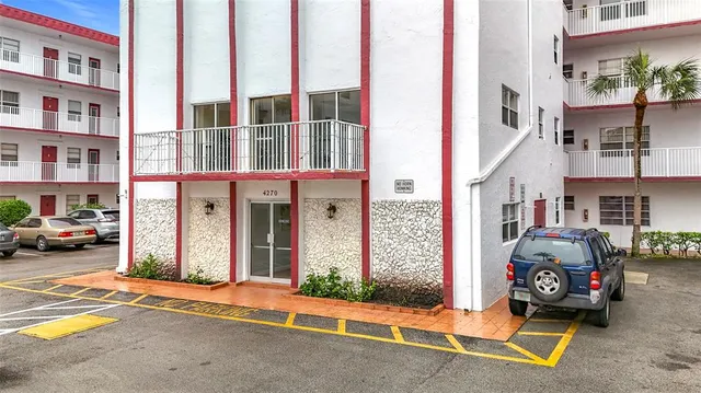 $169,000 | 4270 Northwest 40th Street, Unit 208, Lauderdale Lakes, FL 33319