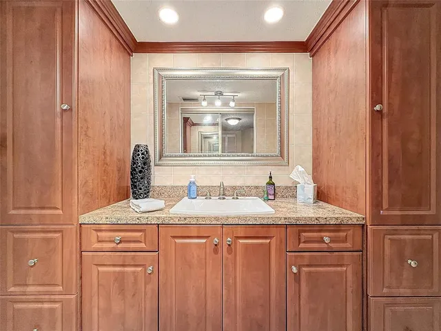 $169,000 | 4270 Northwest 40th Street, Unit 208, Lauderdale Lakes, FL 33319