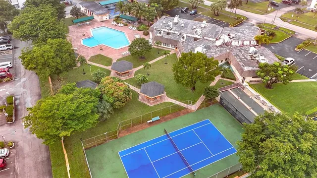 $169,000 | 4270 Northwest 40th Street, Unit 208, Lauderdale Lakes, FL 33319