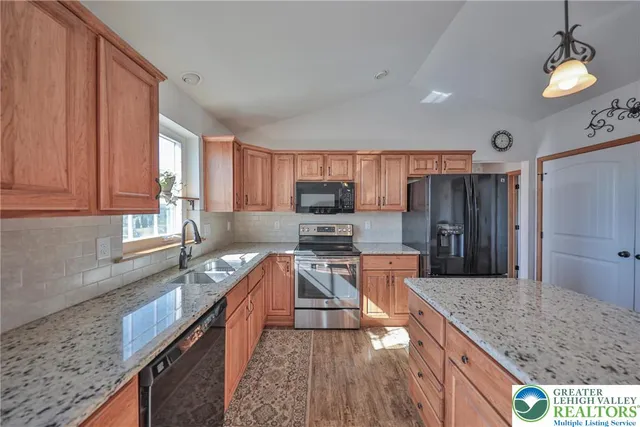 $589,900 | 3341 Buckskin Lane, Danielsville, PA 18038