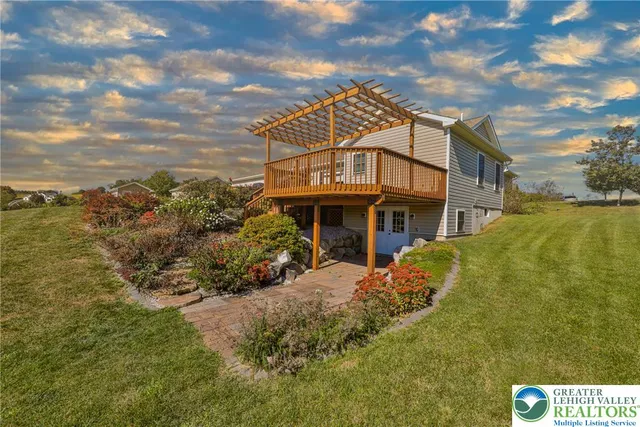 $589,900 | 3341 Buckskin Lane, Danielsville, PA 18038