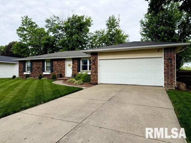 75 Roundtable Road Springfield, IL 62704 - Photo 2 of 26