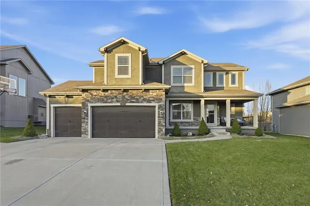 $675,000 | 2410 Northeast 111th Terrace, Kansas City, MO 64155