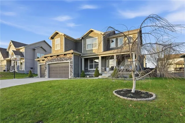 $635,000 | 2410 Northeast 111th Terrace, Kansas City, MO 64155