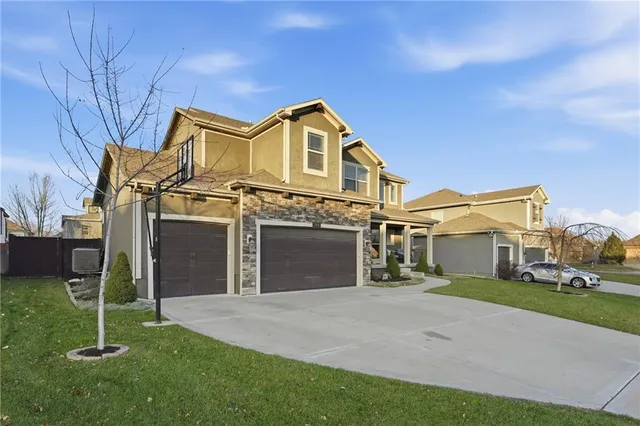 $635,000 | 2410 Northeast 111th Terrace, Kansas City, MO 64155