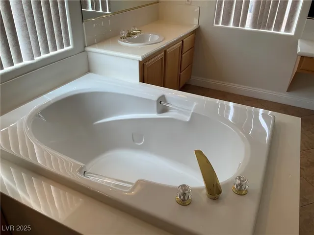 $3,100 | 7949 Mosaic Harbor Avenue, Las Vegas, NV 89117