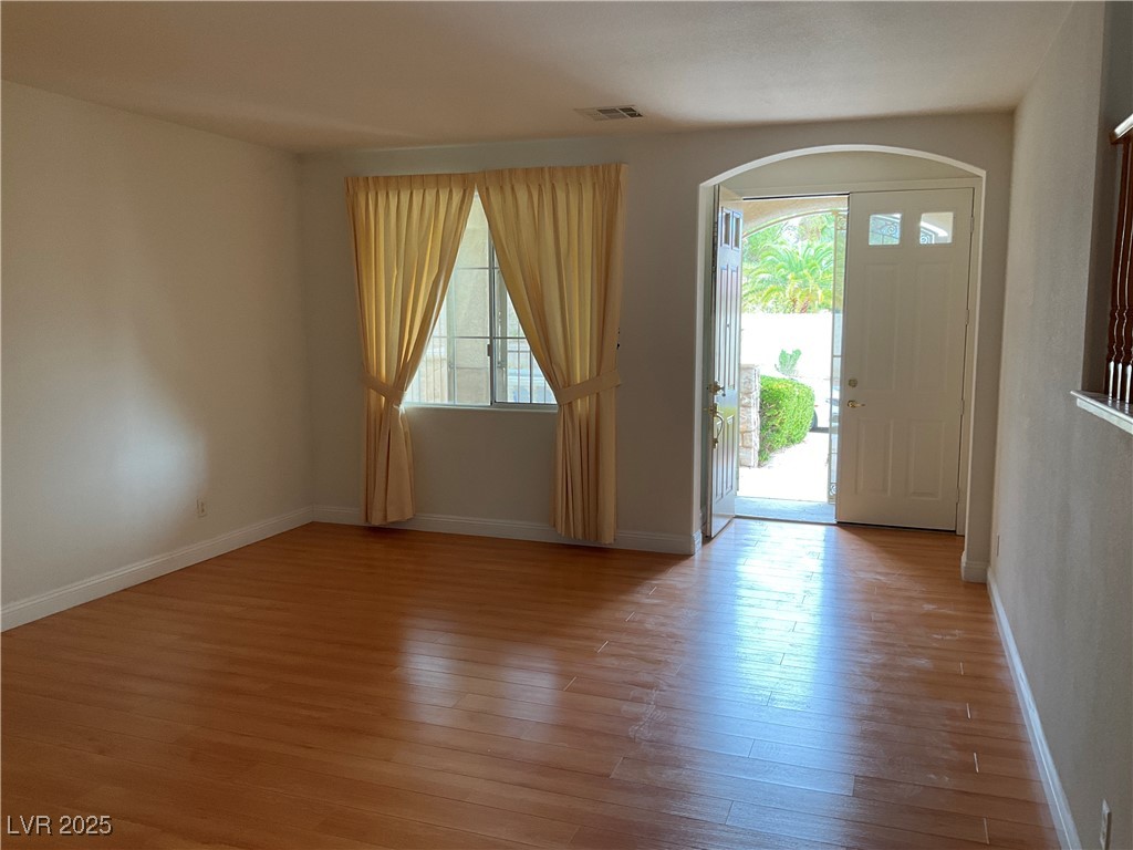 7949 Mosaic Harbor Avenue Las Vegas, NV 89117 - Photo 4 of 32