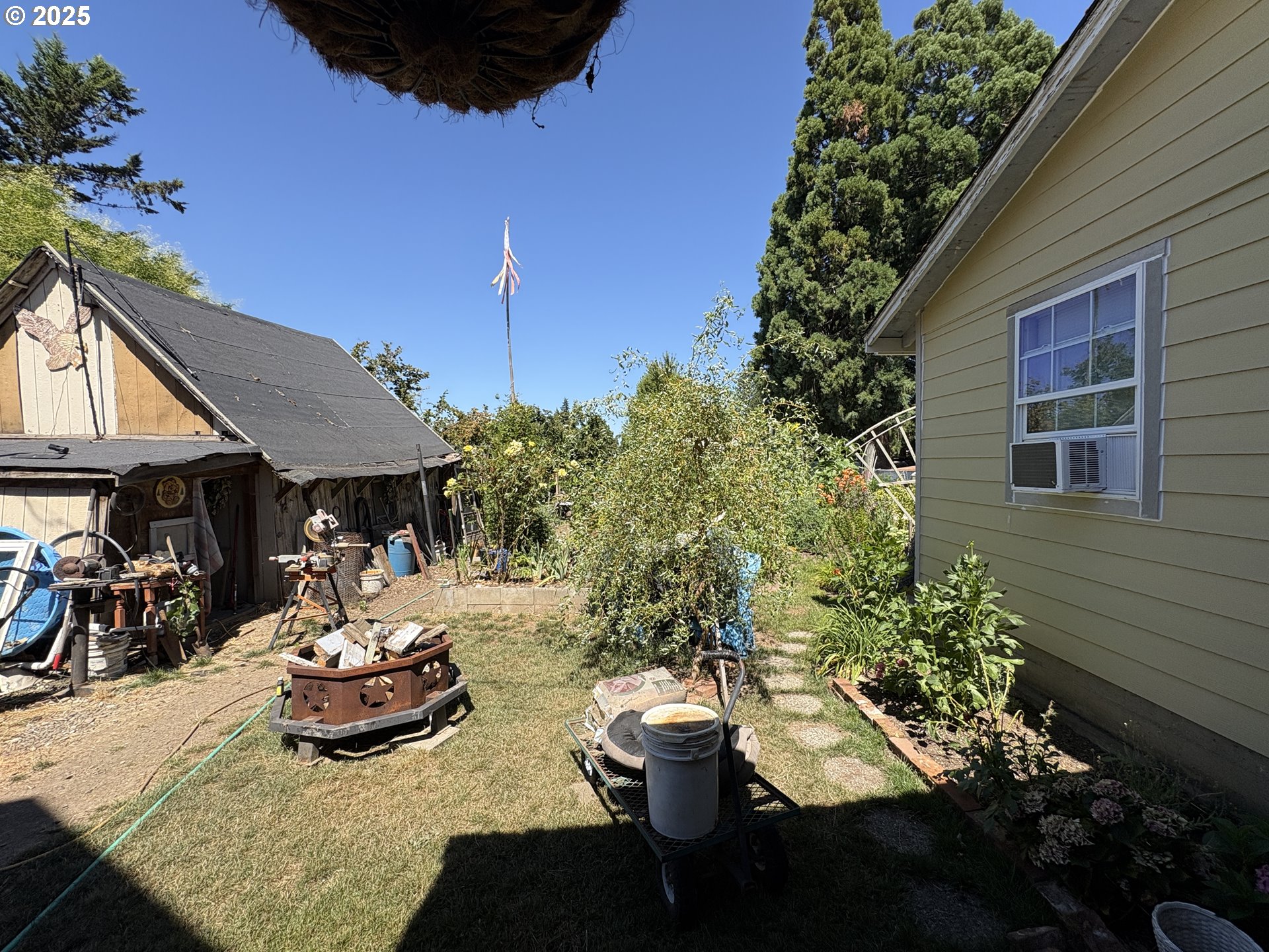 810 Taylor Mount Angel, OR 97362 - Photo 19 of 25 a view of a patio with table and chairs and potted plants