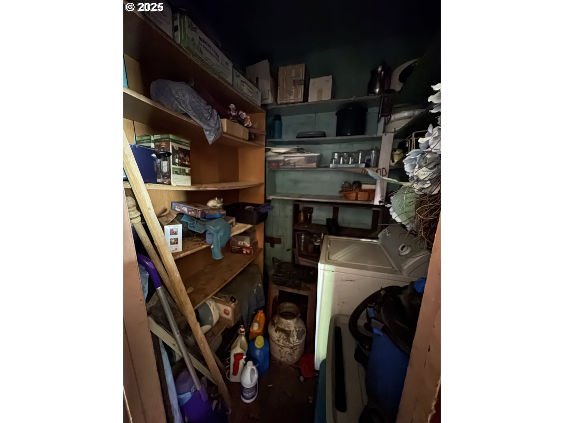 810 Taylor Mount Angel, OR 97362 - Photo 10 of 25 a view of storage and utility room