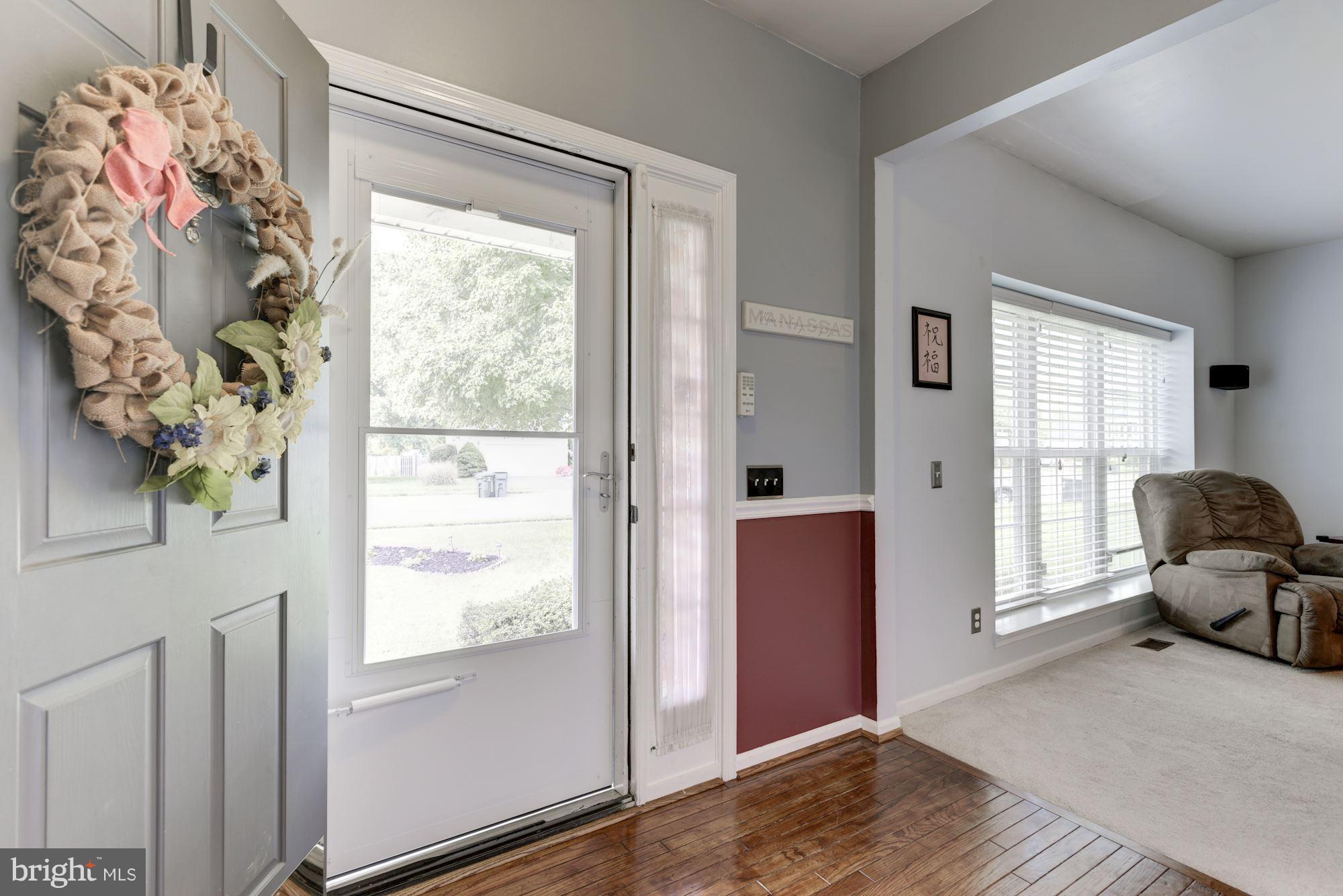 8571 Yoder Street Manassas, VA 20110 - Photo 3 of 27 FOYER