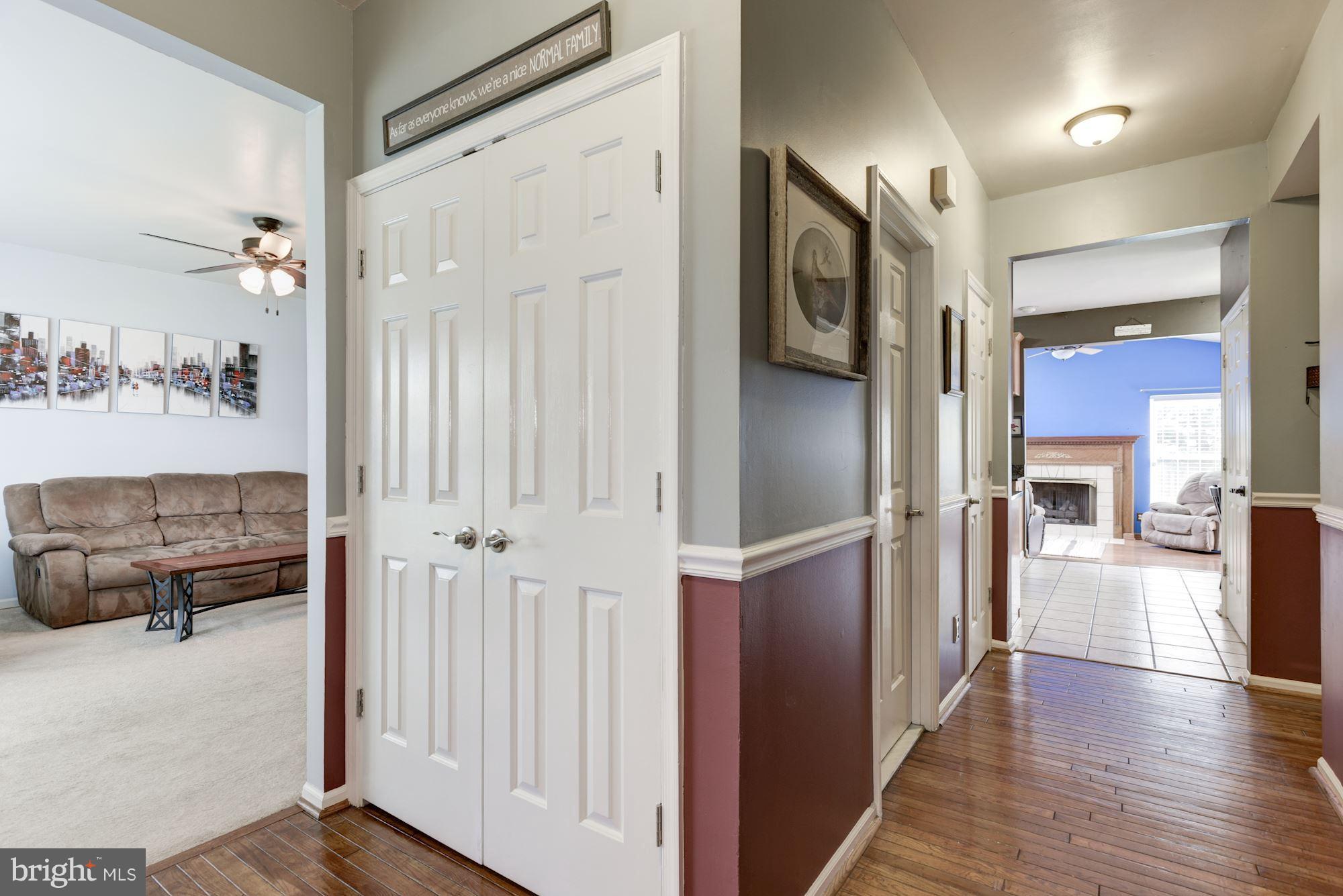 8571 Yoder Street Manassas, VA 20110 - Photo 4 of 27 FOYER