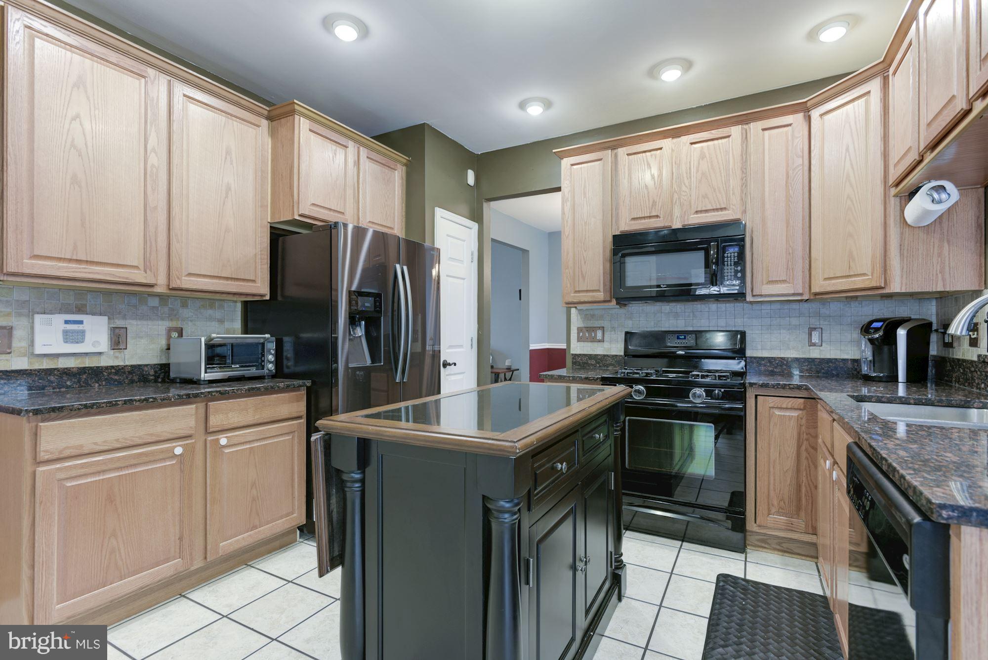 8571 Yoder Street Manassas, VA 20110 - Photo 8 of 27 KITCHEN PERFECT FOR ANY CHEF