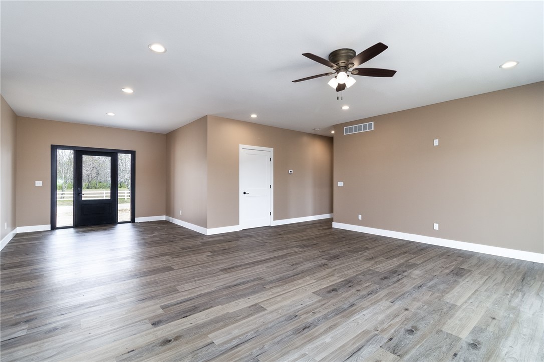 13147 Country Club Road Effingham, IL 62401 - Photo 2 of 32
