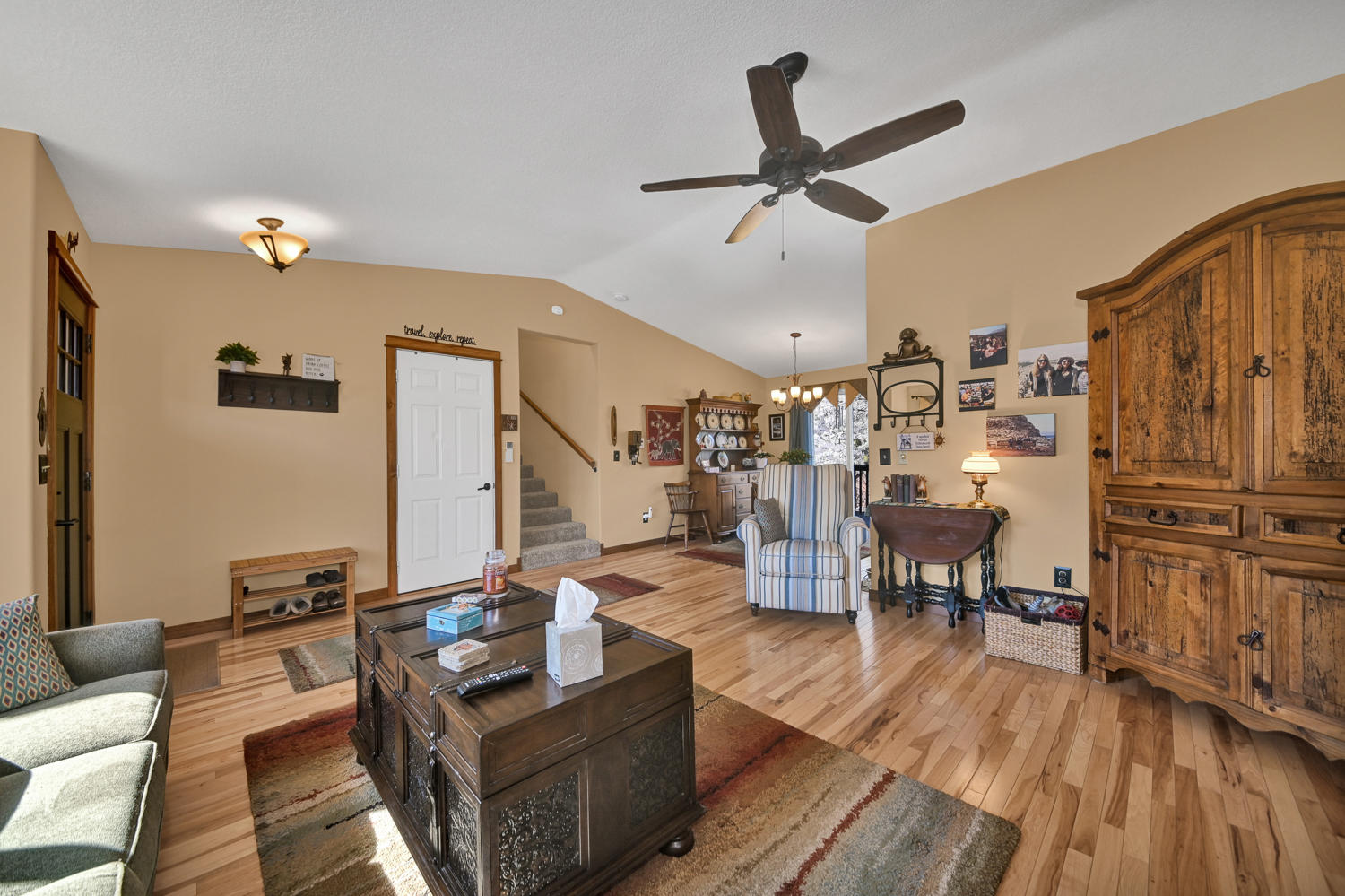 1142 Northeast Ross Road Bend, OR 97701 - Photo 29 of 30 Open floor plan, great for entertaining.