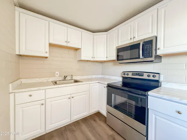 $995 | 2 East Navajo Road, Unit F, Tucson, AZ 85705