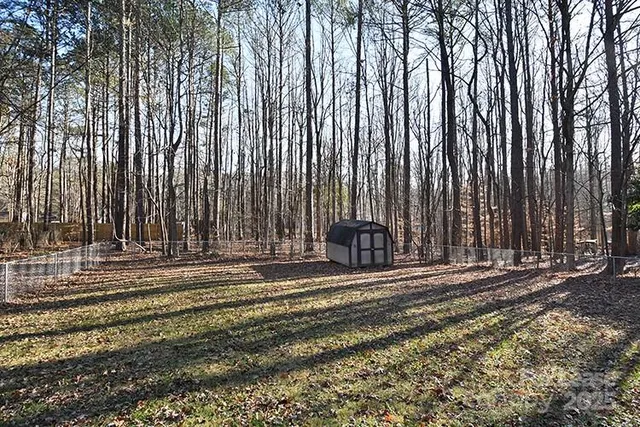 a view of a backyard with pathway