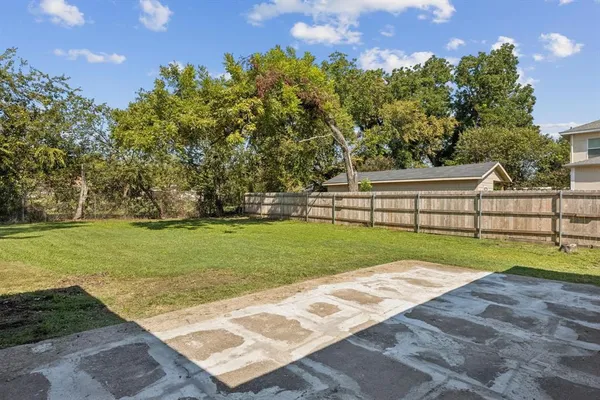 $1,950 | 303 North Delphine Street, Terrell, TX 75160